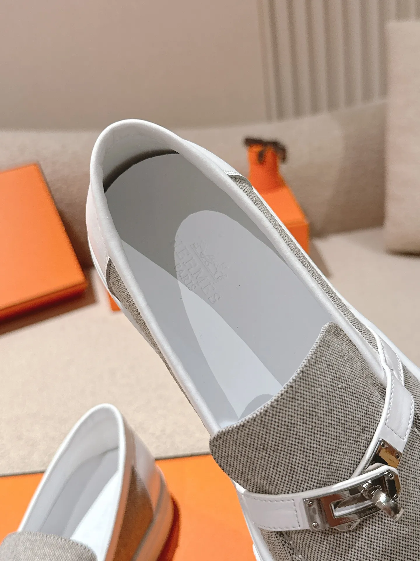 Men's shoes 💰640💰 Hermes# New Kelly buckle thick-soled loafers. Upper: cowhide/suede material. Lining: sheepskin lining. Outsole: exclusive molded outsole. Size: women's size 35-40, men's size 39-45 (female 41/male 46 customized, non-refundable)
